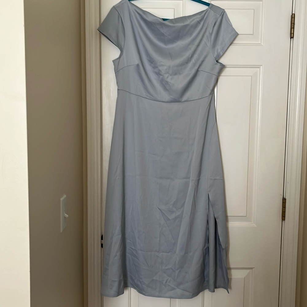 Elegant Grey/Blue Satin Dress!